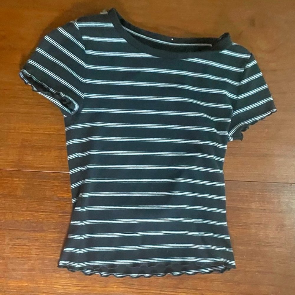 Black and White Striped Crop Top, S